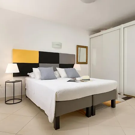 Seven Minute Walk To Old Town Apartment Split