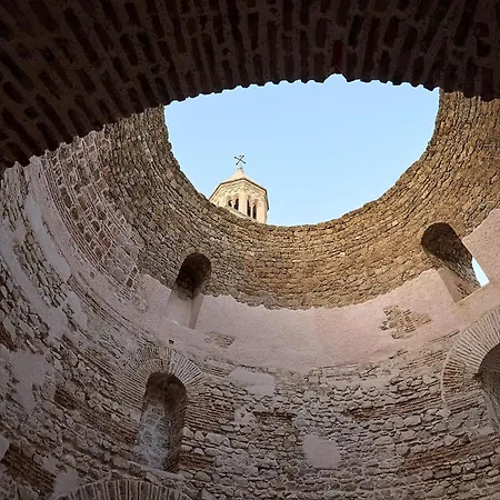 Seven Minute Walk To Old Town