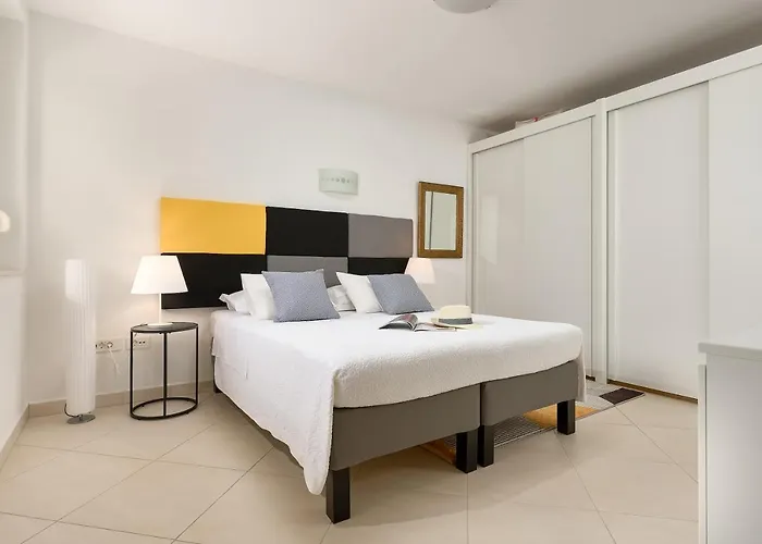 Seven Minute Walk To Old Town Lägenhet Split