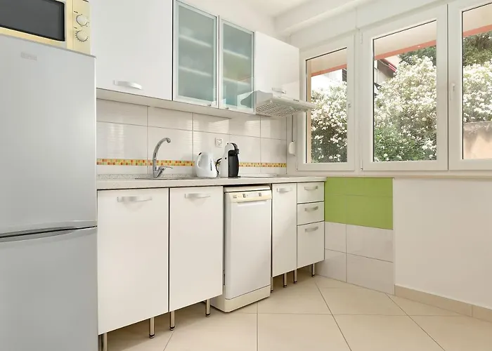 Seven Minute Walk To Old Town *